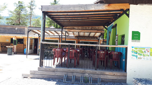 Découvrez le camping 3 étoiles avec piscine à Saint Crepin dans les Hautes Alpes : camping car