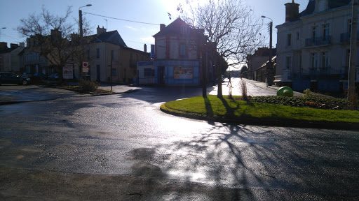 Hôtel de l'Ouest de Montfort-sur-Meu : 9 chambres avec bar et restaurant : salle de récéption pour repas de groupe