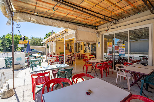 Un duo père-fille pour le Bistrot de Pays « Chez Gégène » qui fleure bon les accents du Vaucluse et la bonne humeur du midi. Au programme des plats conviviaux et authentiques.