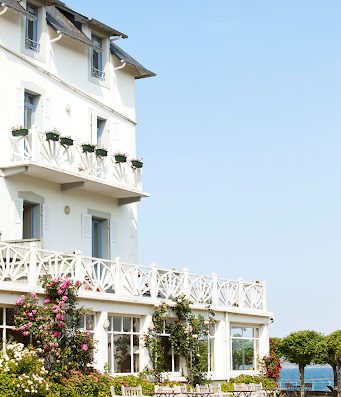 Découvrez un hôtel spa de charme face à la mer en Bretagne. Séjournez à Locquirec et profitez d'une chambre superbe vue sur mer