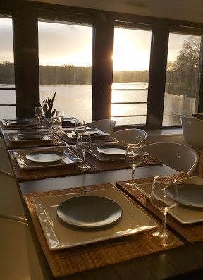 Venez dégustez nos plats savoureux dans le cadre somptueux du Domain du Moulin Neuf.