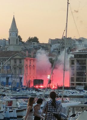 Commandez en ligne parmi 1000 restaurants depuis Restomania.fr