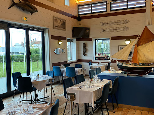 Découvrez le restaurant La Criée Saint-Brice. Venez partager un moment de convivialité autour de nos plateaux de fruits de mer et autres gourmandises !