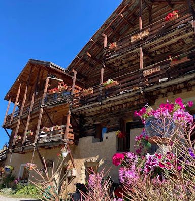 Hôtel Restaurant La Lobio situé au coeur du Parc Naturel Régional du Queyras Hautes Alpes