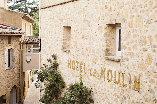 Séjournez à l'hôtel Le Moulin de Lourmarin au cœur de l’un des plus beaux villages de Provence. Atmosphère cocooning