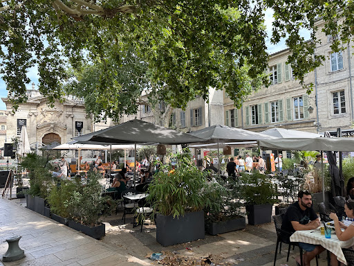 Restaurant près du pont d'Avignon