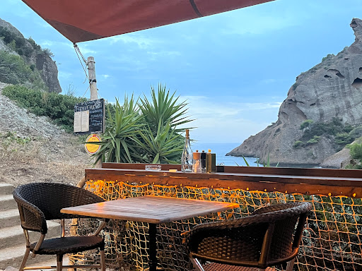 Chez Tania - Restaurant Hôtel de la Calanque de Figuerolles à la Ciotat près de Marseille avec terrasse en bord de mer