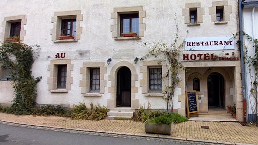 L hôtel Aux 3 Châteaux est idéalement situé à proximité du centre de Ribeauvillé et à quelques minutes en voiture du château de Saint-Ulrich. Avec sa