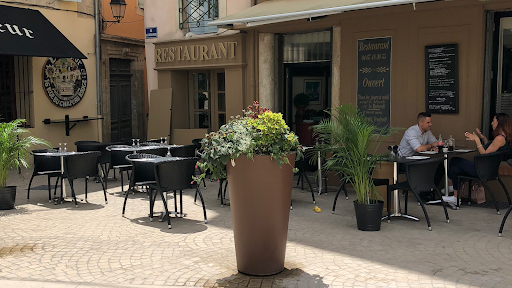 Le restaurant français Le Massilia vous propose une cuisine bistronomique française élaborée par son chef à partir de produits frais et de saison