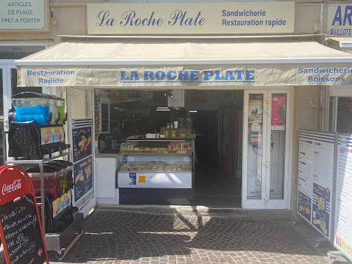 La Roche plate vous propose de délicieux sandwiches à déguster à emporter au plus près de la plage. Kebab