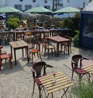 Canailles c'est un restaurant-guinguette de bord de mer situé à Saint-Pierre-Quiberon !