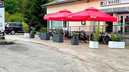 Le restaurant – grill – pizzéria - traiteur le Mikado à Champagnole – Cize (39 – Jura) vous accueille dans son établissement situé au bord de la route nationale.