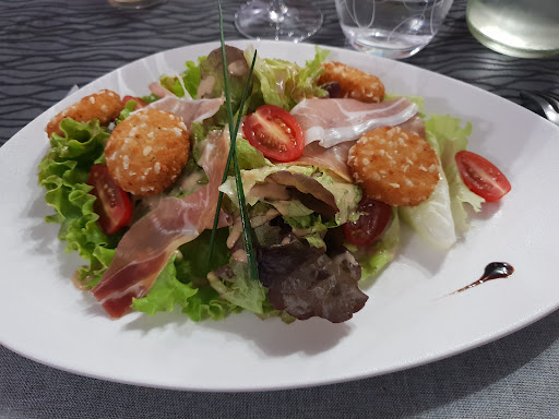 Au fil du temps est un bar-restaurant situé à Marboz. Venez à la découverte d’un lieu de plaisir