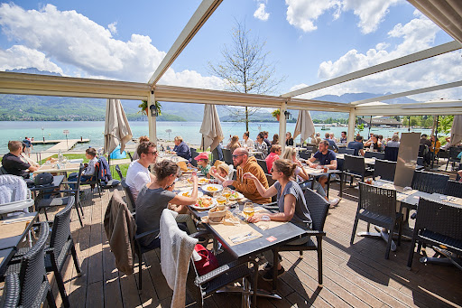 Notre restaurant occupe une place privilégiée au milieu des montagnes