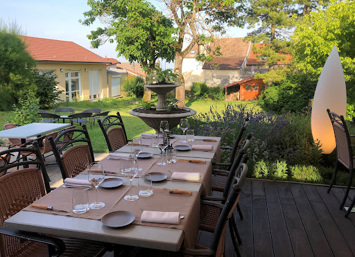 La Musarde vous propose le calme de la campagne aux portes de la capitale des Ducs de Bourgogne. Hôtel • Restaurant situé à 5 minutes de Dijon.