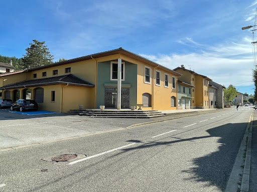 Réservez votre hôtel à 2 pas d’Oyonnax dans l’Ain. Situation idéale pour les amoureux de nature et sports de montagne. Location salle reception et séminaire.