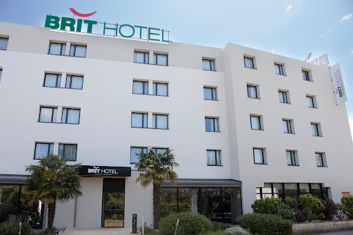 Le Brit Hotel Nantes La Beaujoire est un hôtel rénové situé près du Stade de la Beaujoire et du Parc des Expositions de Nantes. Hôtel