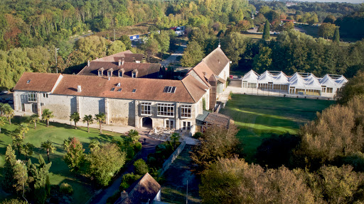 L'Hotel Abbaye du Golf de Lésigny is a hotel & restaurant