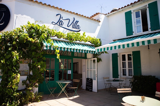 Restaurant Bar Lounge LA VILLA à l'île de Ré pour prendre un verre et déguster fruits de mer