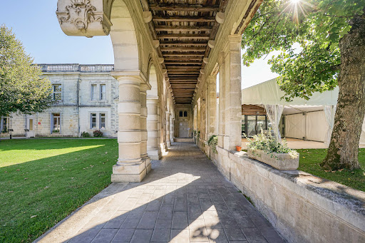 Château Hôtel Bordeaux - Le Château La Chèze vous propose une expérience unique et reposante à Floirac