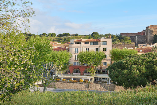 27 chambres confortables dont une suite avec un panorama sur le Château Royal et la baie de Collioure.