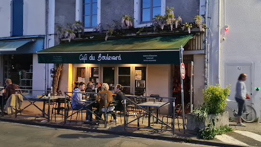 Le café du Boulevard - Bar - Café - brasserie - concerts - spectacle - cabaret - jazz - dans les deux sèvres - Melle - bière - Pelboise