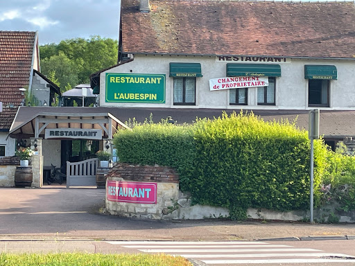 Découvrez les spécialités du Restaurant de l'Aubespin en Côte-d'Or. Nous vous proposons un large choix de plats copieux faits maison. Vous trouverez aussi des planches apéritives.