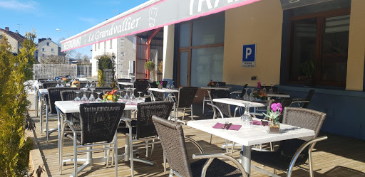 Restaurant Le Grandvallier – Dégustez nos plats à base d’ingrédients – Profitez aussi nos services traiteur et de livraison à domicile pour les seniors dans le Jura !