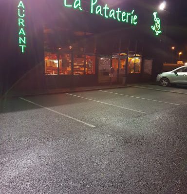 Entrer dans un restaurant La Pataterie