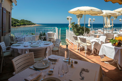 Restaurant Gastronomique Baie d'Ajaccio - L'Arbousier - Porticcio - Table raffinée au bord de l’eau | cuisine méditerranéenne d’inspiration corse