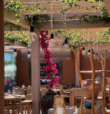 Restaurant plage Sainte-Maxime - La Voile Plage vous propose un moment de détente unique. Sans plus tarder