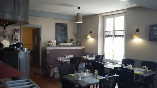 Chez les Ch'tiBourguignon est votre restaurant traditionnel français à Pussay dans l’Essonne (91). Travaillant avec des produits frais