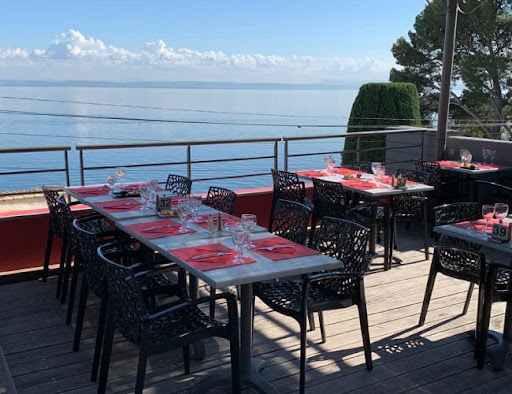 Restaurant Les Heures Claires – Découvrez les spécialités culinaires faites maison à base de produits frais de notre restaurant des Bouches-du-Rhône.