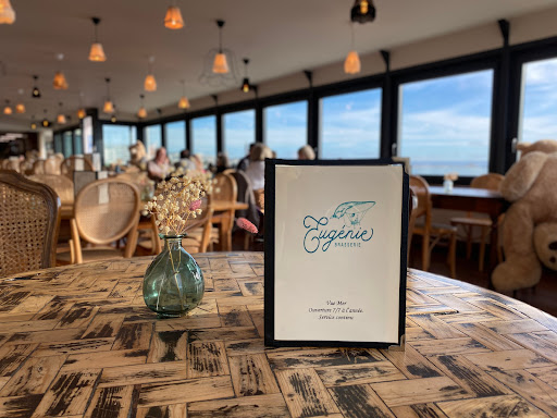 Eugénie est un restaurant dyonisien situé en bord de plage de Sainte-Adresse. Nous vous accueillons tous les jours de l'année avec nos produits frais et locaux.