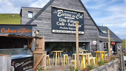 Le buron du col est une auberge de montagne dans le Sancy