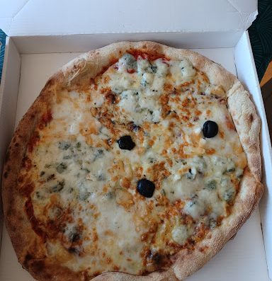 Casa Pizza du Cotentin – Profitez de notre large choix de pizzas faites main et fraîches cuites en 3 minutes par nos distributeurs automatiques dans la Manche !