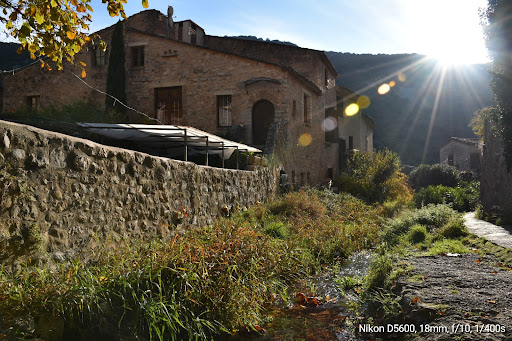 Situé dans le pittoresque village de Saint-Guilhem-le-Désert