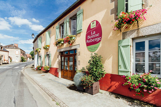 Site officiel | Découvrez notre Hotel de charme dans la Creuse  et profitez d'un séjour unique au cœur de Nouzerines. Réservez en seulement quelques clics !