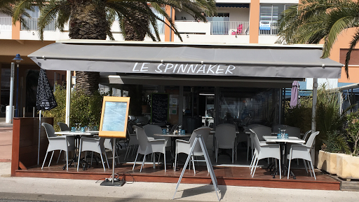 Restaurant brasserie sur le port de Hyères dans le Var. Venez déguster nos moules à toutes les sauces ou notre fameux magret de canard