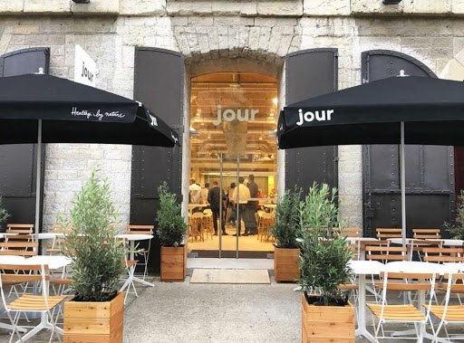 Les restaurants Jour vous propose de composer vos Bowls et Salades sur mesure en fonction de vos envies. Jour un concept de restauration eco-responsable.