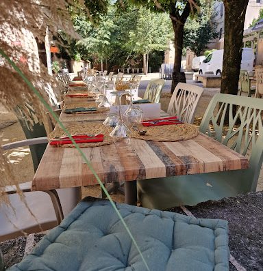 Restaurant chaleureux et moderne. Cuisine maison et local. En dordogne