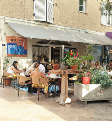 Restaurant les pachas Marocains en plein centre de Saint-tropez