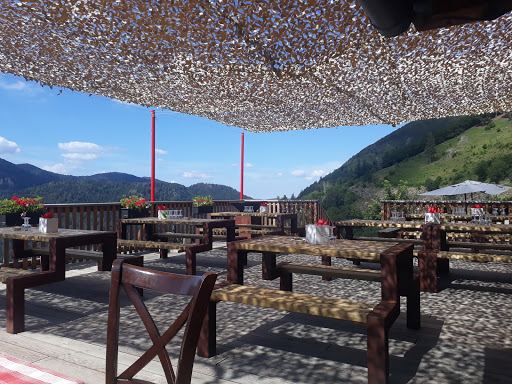 Christelle et Stéphane vous accueillent à l'Auberge du Gustiberg sur le ban de Urbès