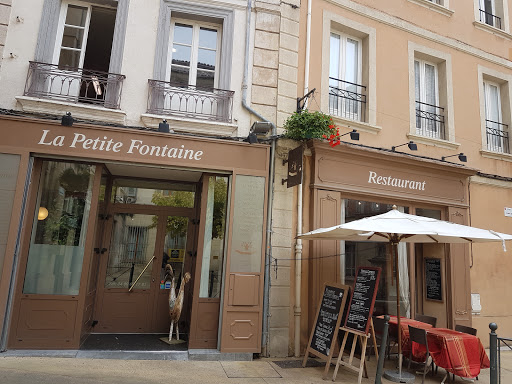 Nous travaillons avec des produits frais et de saison. A la recherche de nouveaux mets à vous faire découvrir. Sébastien Royer - Chef Cuisinier. Retrouver le restaurant au cœur de Carpentras