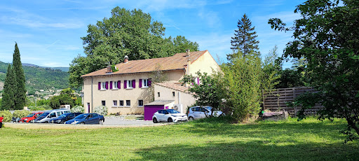 Hôtel restaurant situé entre Alpes et Méditéranée. Composé d'une cuisine aux notes Franco Sud-Américaines et de son hôtel design et cosy.