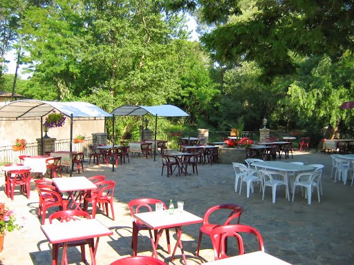 Guinguette du moulin restaurant sint martin d'ardèche au bord de la rivière