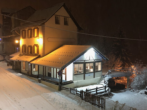 Notre établissement de charme Génépi Hôtel à Beuil situé idéalement dans les Alpes-Maritimes vous accueille toute l'année et vous invite à profiter des joies et délices de la montagne. Accueil chaleureux assuré !