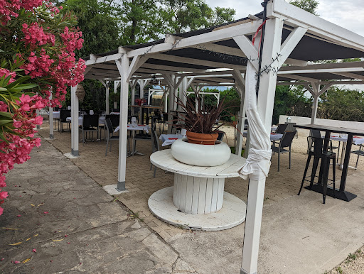 Découvrez notre Restaurant Le Mermoz près de l'aéroport de Valence-Chabeuil dans la Drôme et venez dégustez nos savoureux plats.