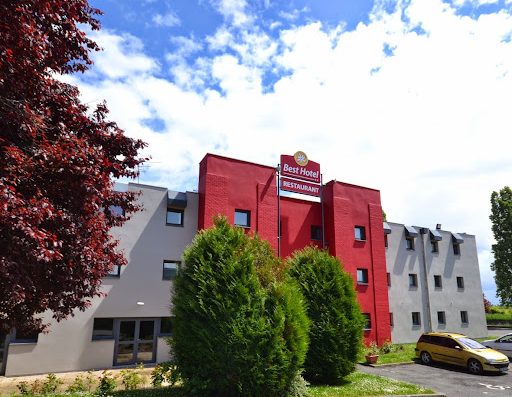 Bienvenue au Brit Hotel Baillet en France !Notre hôtel à Baillet en France est composé de 60 chambres confortables et vous accueille tout au long