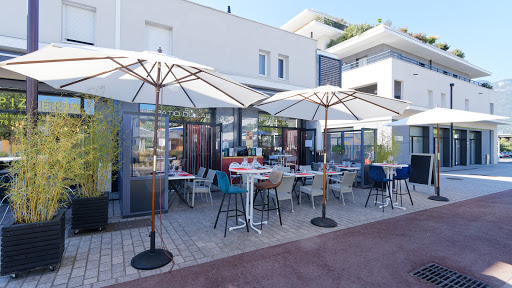 Le Patio du Lac vous accueille en salle ou en terrasse dans une ambiance « cosy ».Venez passer un moment de plaisirs gustatifs à base de ...